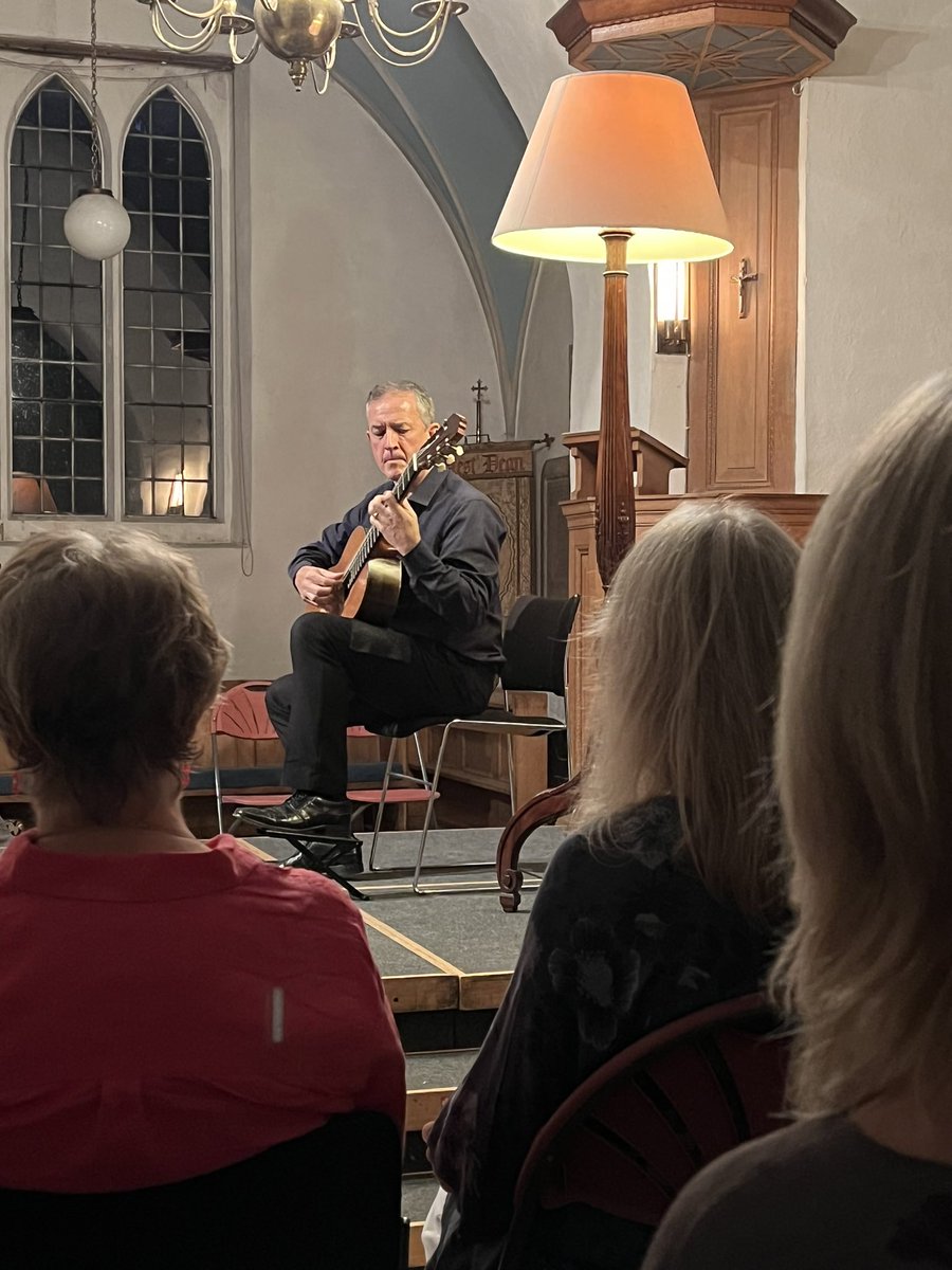 goughguitar's tweet photo. Wow, what a concert! Thank you Gary Ryan.
Looking forward to seeing your masterclass with our festival students this morning.
West Dean College of Arts and Conservation International Classical Guitar Festival 2022. #westdeancollege #classicalguitar https://t.co/nQiz7LJ7OA