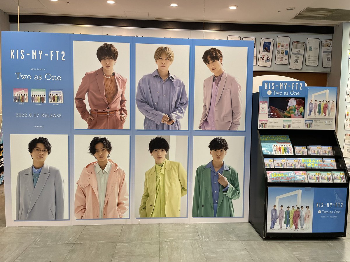 Yk810yu's tweet photo. 渋谷TSUTAYA🥹🥹🥹
#TwoasOne https://t.co/UOVNonAmi1
