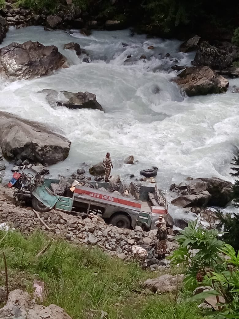 जम्मू-कश्मीर के पहलगाम में हुआ बड़ा हादसा, गहरी खाई में गिरी ITBP की बस, 6 की मौत, 39 जवान थे सवार