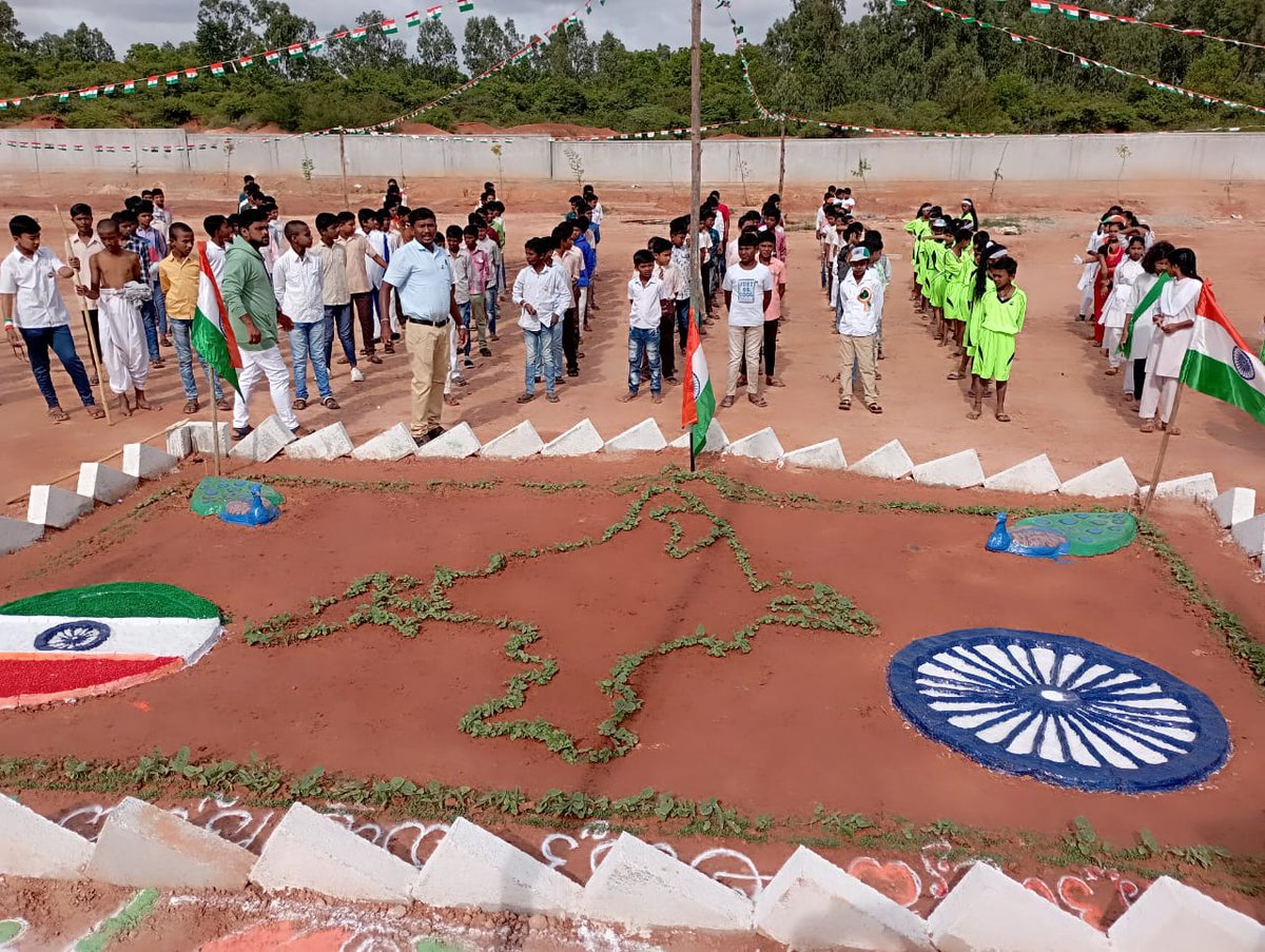 MinorityDept's tweet photo. 76th Independence Day Celebration at Minority Morarji Desai Resedential School, Giddappanahalli, Hoskote, Bangalore Rural https://t.co/7aD6DmpsvW