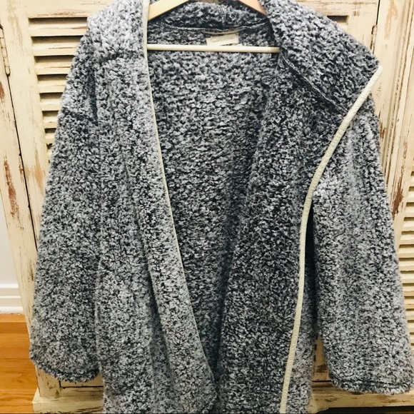 GanMuimono's tweet photo. So good I had to share! Check out all the items I'm loving on @Poshmarkapp #poshmark #fashion #style #shopmycloset #oldnavy #urbanoutfitters #ragbone: https://t.co/ooJWLZBfI6 https://t.co/ZitKXVK8Op