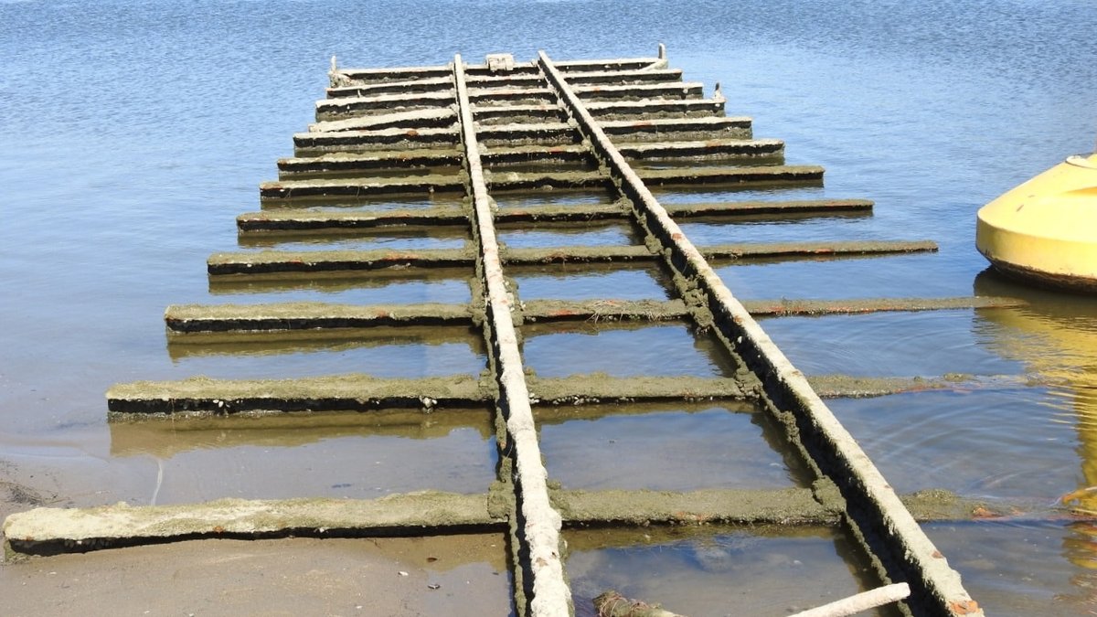 OmroepGLD's tweet image. Deze oude spoorlijn is opeens weer zichtbaar door de droogte ogld.nl/1r34