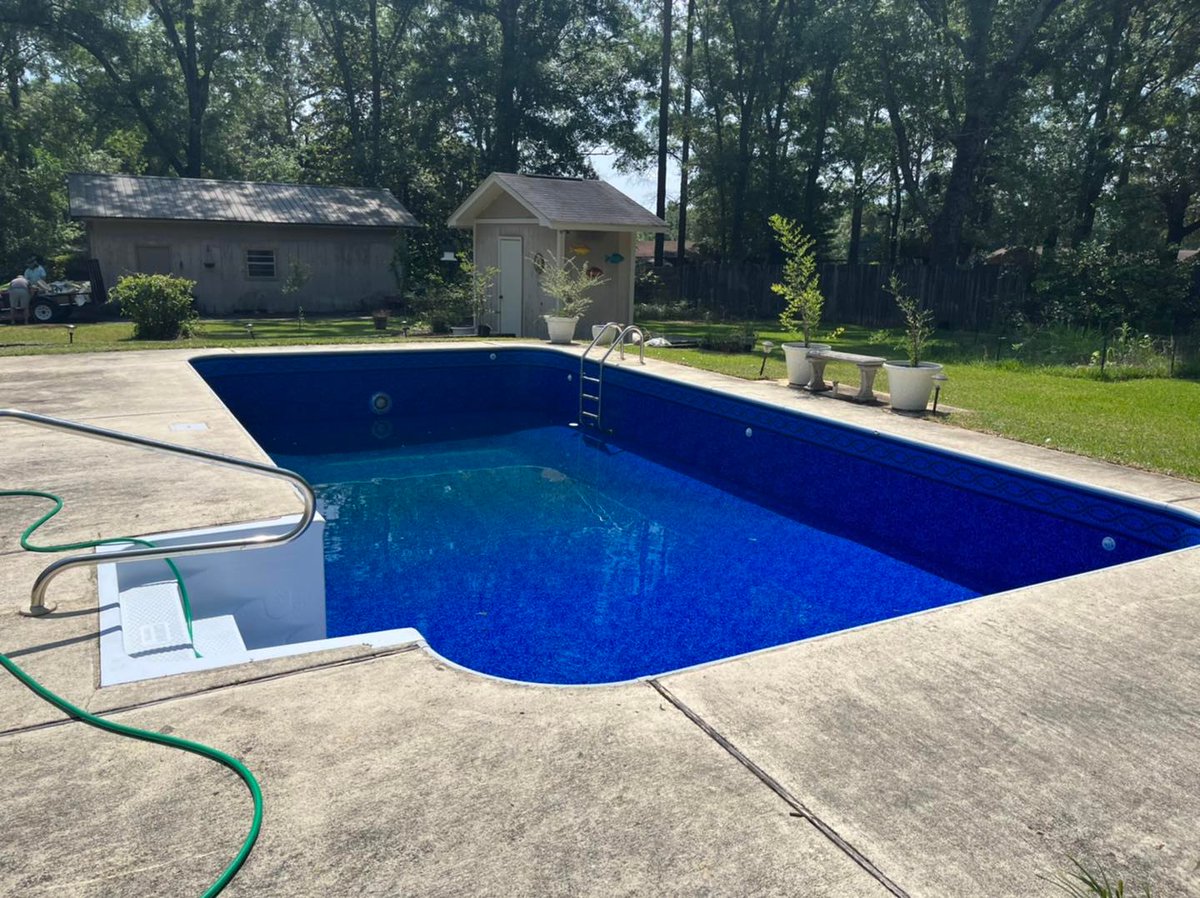 TaraPoolLife's tweet photo. Navarre in all its glory! This pattern is a homeowner favorite. Its deep blue watercolor is relaxing and refreshing. Install by 𝐍𝐞𝐰 𝐒𝐜𝐡𝐨𝐨𝐥 𝐏𝐨𝐨𝐥𝐬! 
#taraliners #tarapools #Navarre https://t.co/jd6W8tqZzf
