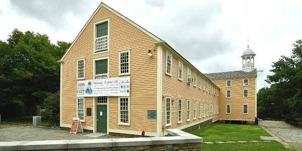SPOTLIGHT ON LESSER KNOWN HISTORY. Sam Slater thought to build the 1st water-powered cotton mill in US in Pawtucket, RI in 1793. It became more famous with the 1st women's strike in 1824. Now you visit the Blackstone River Valley NHS, that tells more. americasbesthistory.com/spotlight2022-….