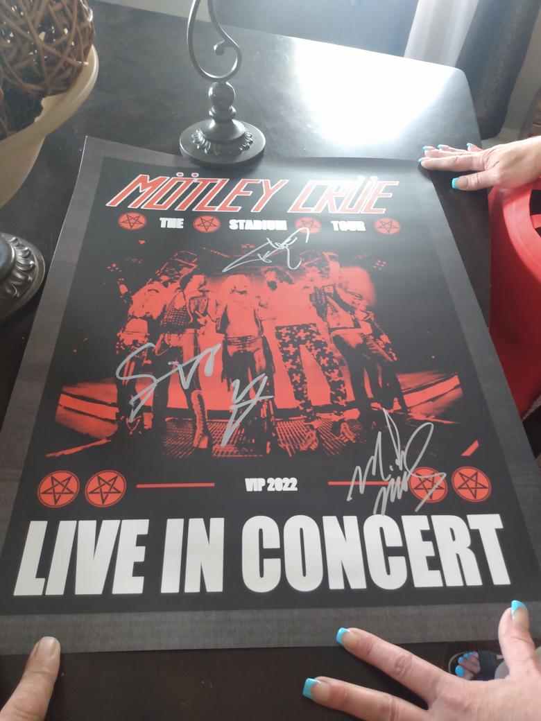 80s_w's tweet photo. @EOsvay @NikkiSixx I got one too https://t.co/zMZeAripNQ