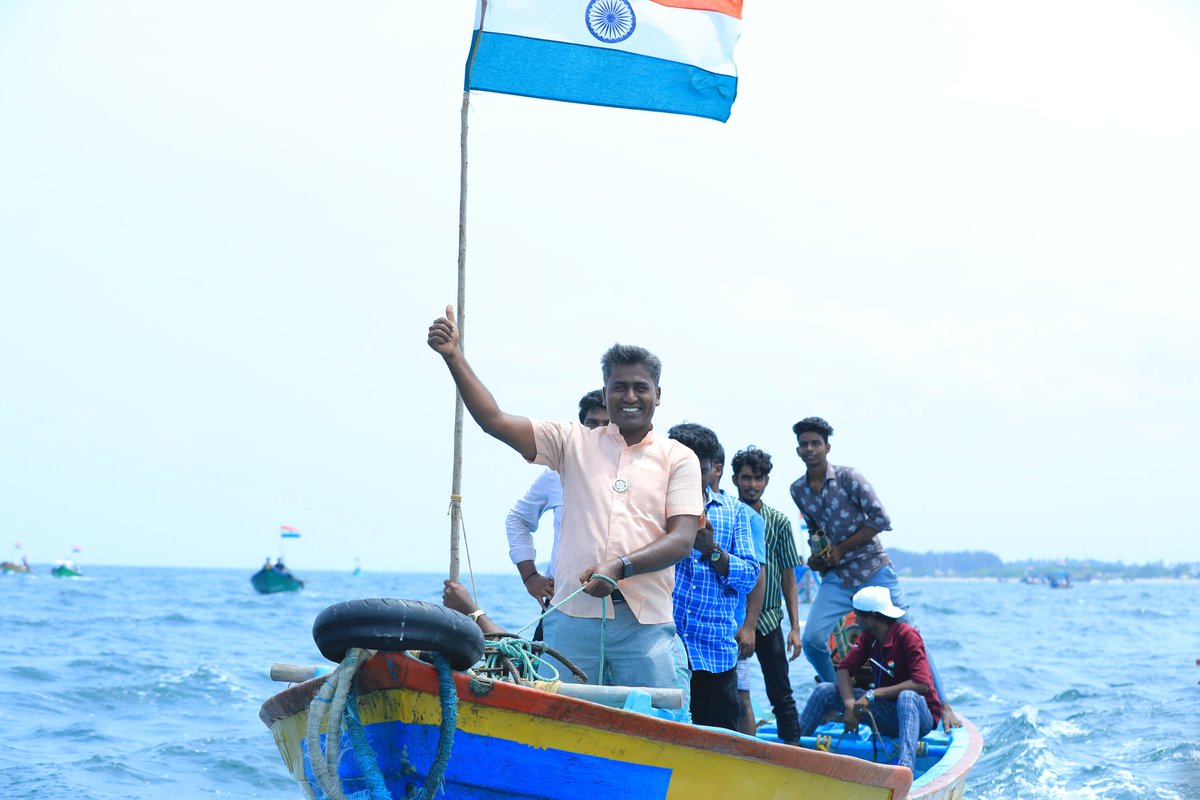 yourbackers's tweet photo. 75வது சுதந்திர தினத்தை முன்னிட்டு
75 தேசியக்கொடிகளுடன் 75 படகுகளில்
75 தமிழ் சின்னத்திரை நட்சத்திரங்கள் பங்குபெறும் 75 நிமிடம் கடலில் உள்ள நெகிழியை அகற்றும் நிகழ்ச்சி 
@KrishYourbacker

@PMOIndia

@DrTamilisaiGuv

#krishnaraju #weloveyourbackers #yourbackers https://t.co/6f44A3Cl4q