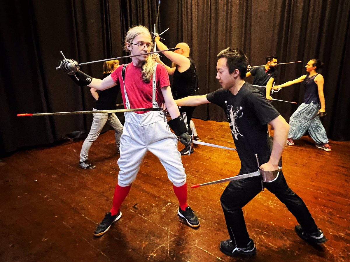 LondonLongsword's tweet photo. Just your average evening of stabbing your friends in the face and groin. Yay Dopple stab! 
Some fantastic Mair in the paired weapons class, followed some excellent freeplay. 
https://t.co/sH459sDx8B #swordanddagger #paulushectormair #joachimmeyer #londonlongswordacademy https://t.co/MIYBE5sIli