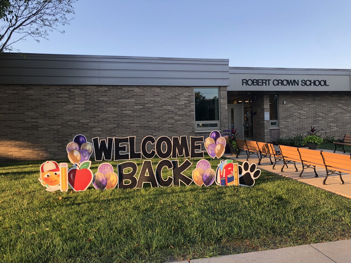 Karrie_Diol's tweet photo. Looking forward to Meet &amp; Greet today at Robert Crown School! 
A-K: 3:00-4:00
L-Z:  4:00-5:00
Thank you PTO for the front yard signs! https://t.co/fgMNwCTvce
