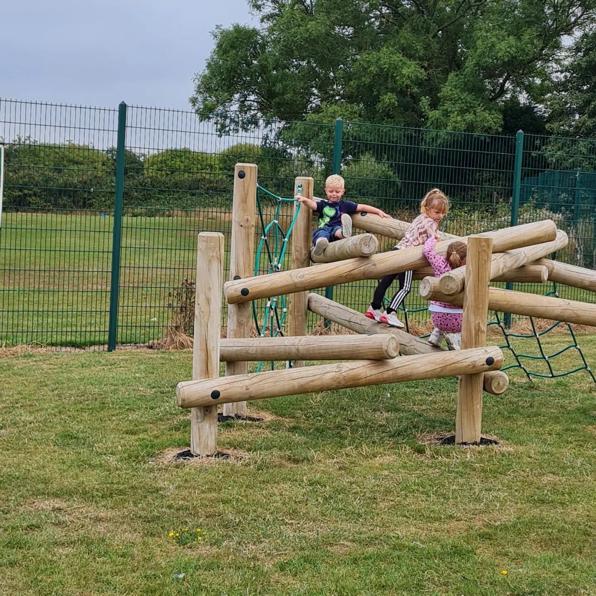 BentonDeneOOSC's tweet photo. Summer Holiday Fun: Yesterday we spent some time on the school field, some children played on the trim trail
#summerfun #summerholidays2022 #holiday club #schoolfield https://t.co/1dS8SrgcrK