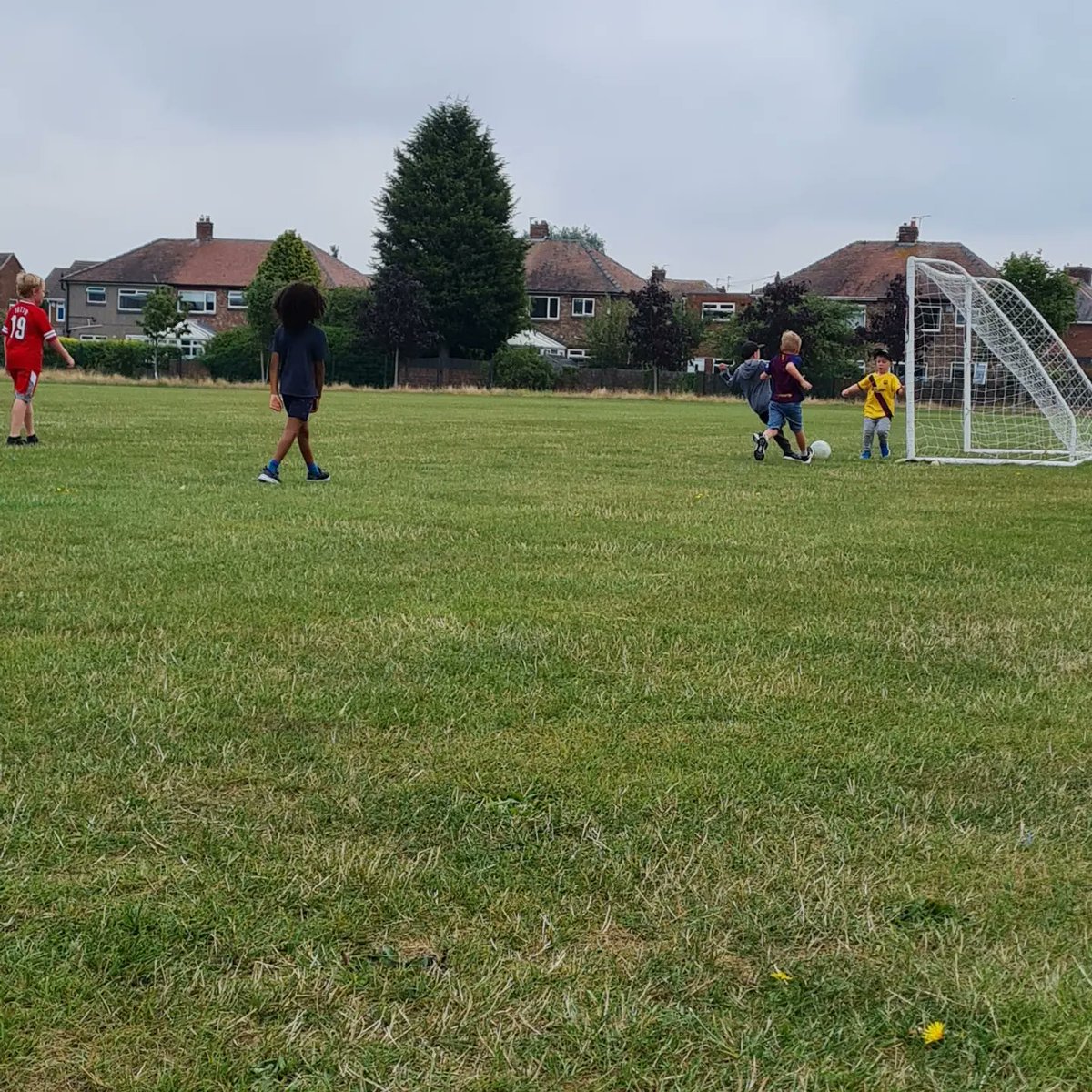 BentonDeneOOSC's tweet photo. Summer Holiday Fun: Yesterday we spent some time on the school field, alot of the children had a game of football.
#summerfun #summerholidays2022 #holiday club #football #schoolfield #ballgames #havingfun https://t.co/0xwCOQLSDc