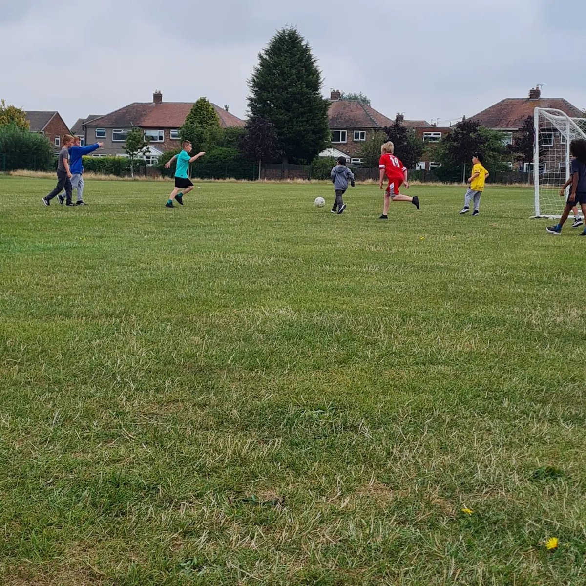BentonDeneOOSC's tweet photo. Summer Holiday Fun: Yesterday we spent some time on the school field, alot of the children had a game of football.
#summerfun #summerholidays2022 #holiday club #football #schoolfield #ballgames #havingfun https://t.co/0xwCOQLSDc