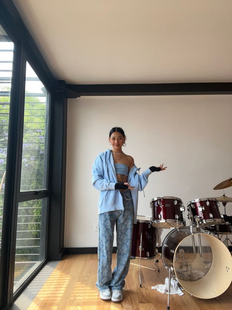 Sxlene9's tweet photo. What if….Gigi is going to Mexico to do interviews like last time..and announce season 3 with the cast.. https://t.co/absvhVF4Lu