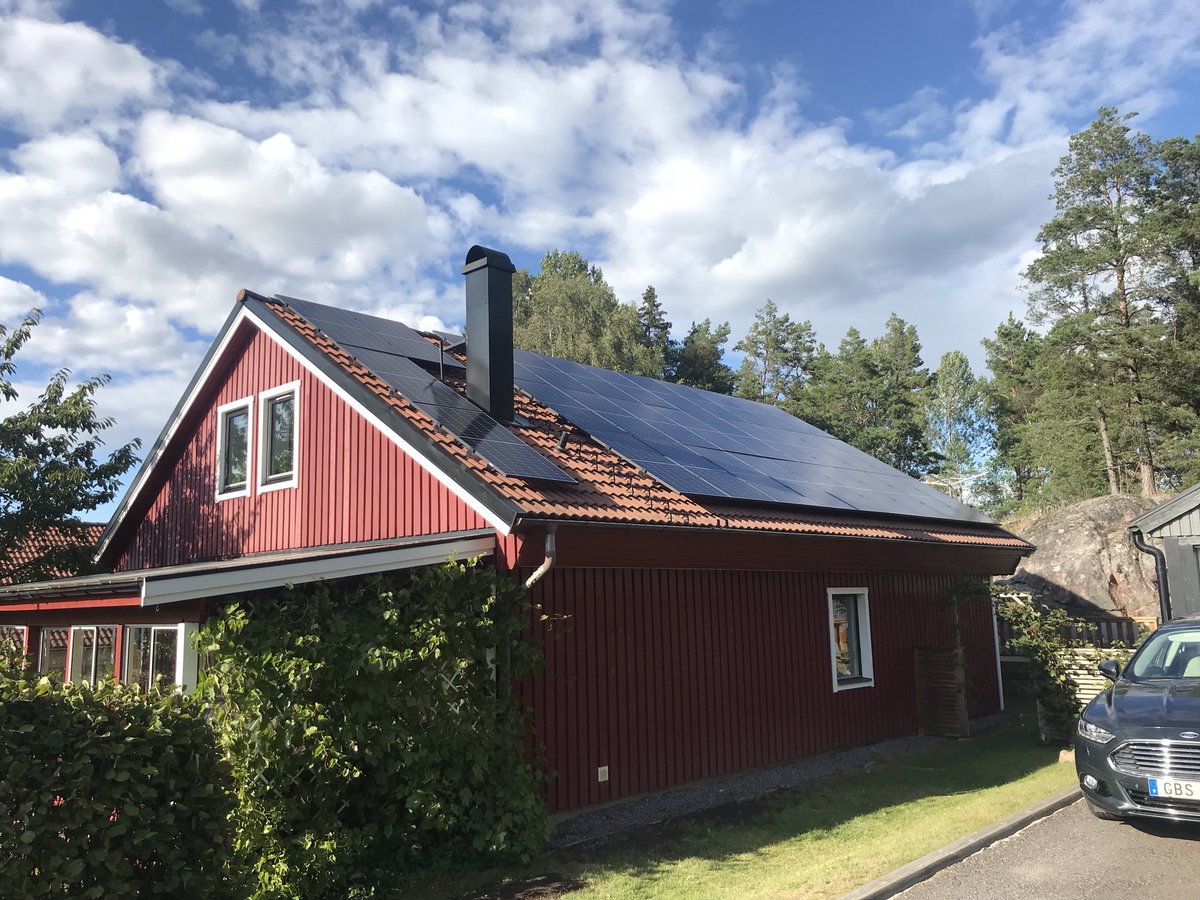 Mr_Fischer_Ing's tweet photo. #solcellerna vi köpte för ett år sedan till vårt el-uppvärmda hus visade sig vara en riktigt god affär.
Nu är det dags för #bergvärme!
Spar vi in 75% på uppvärmningen så kommer vi ner på 2000kwh/år
16 000 tot förbrukning
- 4 000 egeanvänd solel
- 9 000 bergvärme
summa: 3 000kwh https://t.co/GsAGStghn6