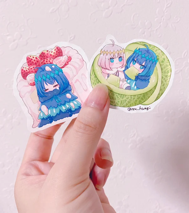 新刊のノベルティと差し入れに貼るミニオベシールできた!メロンの方は缶バッチラリーの絵にも使ってます 