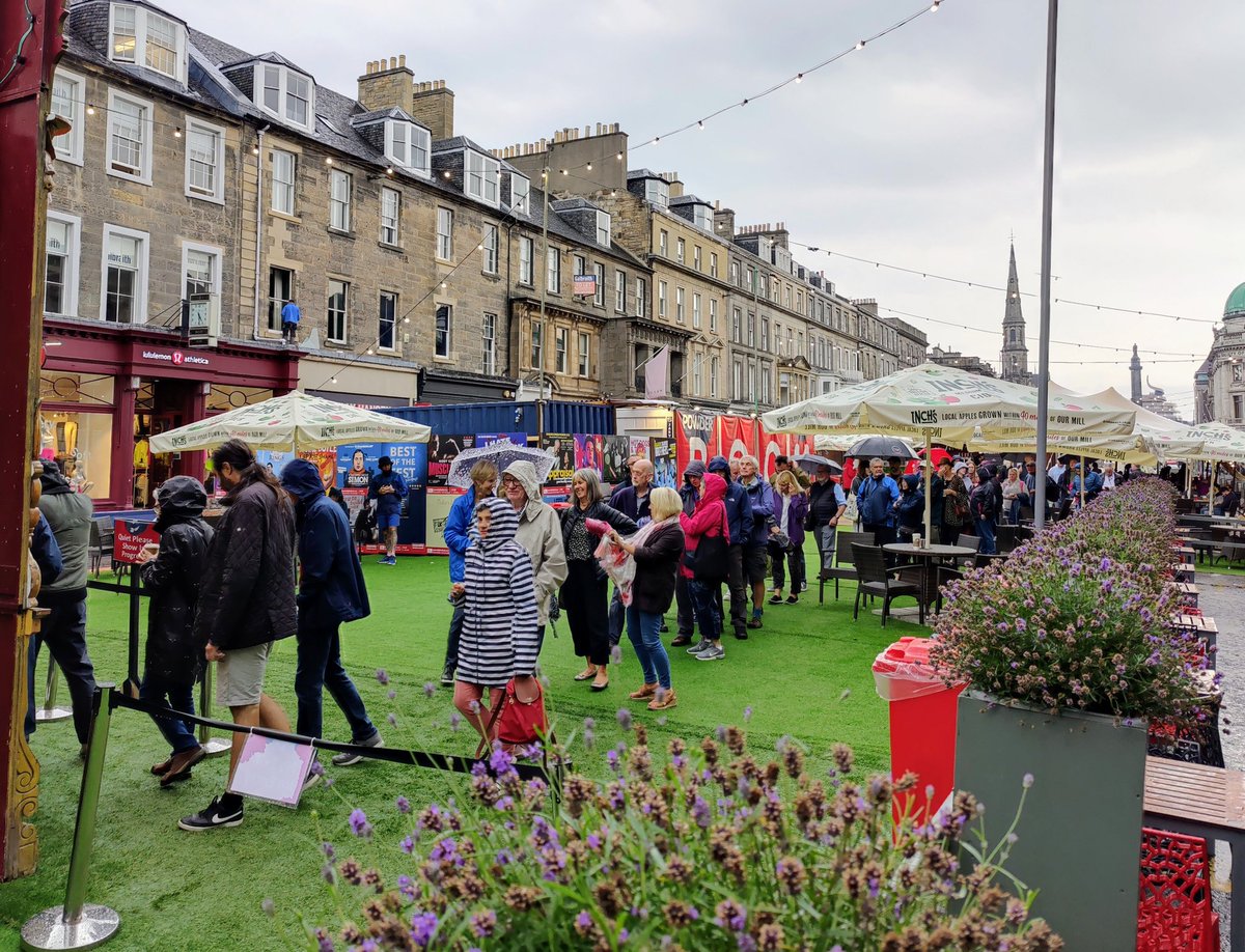 It may be wet in Edinburgh but that doesn't stop the festivalgoers coming to see #somethingaboutsimon & #somethingaboutgeorge at #TheBijou on George Street - FINAL 3 SHOWS!