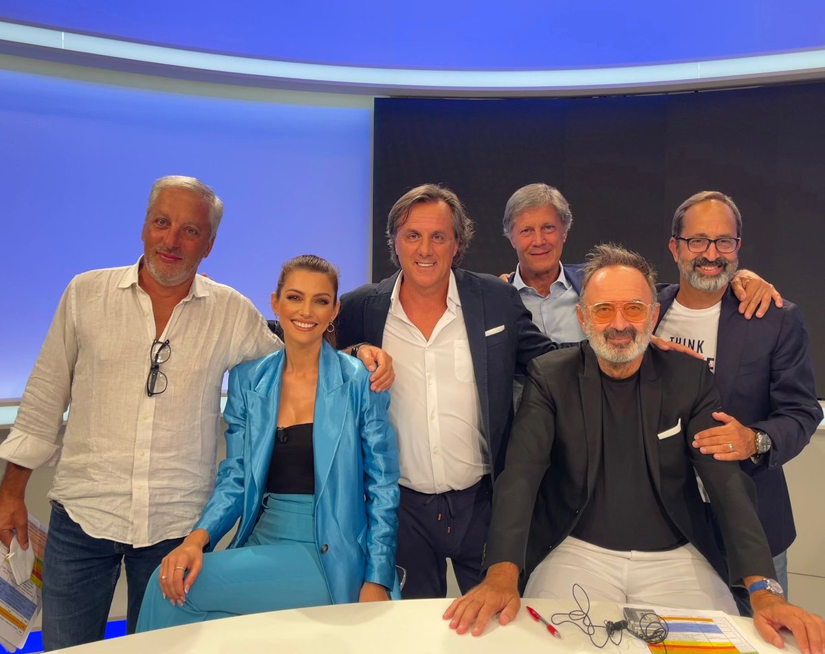 PaPaganini's tweet photo. Buongiorno. Siccome è sempre una questione di livello, #CalcioTotale Estate @Rai2 ⁦@RaiSport⁩ con quasi il 9% di share è stata la trasmissione sportiva più vista. Un grazie di❤️ a quanti ci hanno seguito, da tutta la nostra super squadra.👍 https://t.co/IRqhIFLlW0