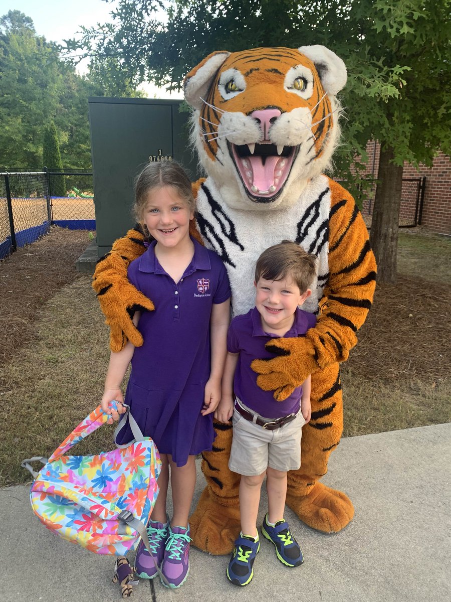 DarlingtonTiger's tweet photo. There were high fives and hugs all around at the #FirstDayAtDar Pre-K to 8 carline yesterday! We even had a special visit from our favorite Tiger. π―
See more photos at https://t.co/2tAfWQwTU5. https://t.co/JFvjFwRror