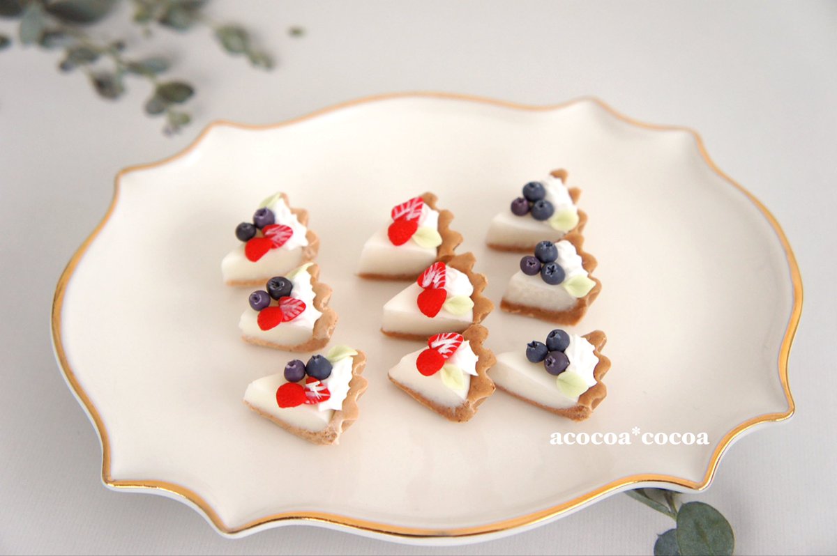 acocoacocoa3's tweet photo. ＃ミニチュア の　＃ケーキ 
ならべてみました💕 https://t.co/QpmHJSXZp0