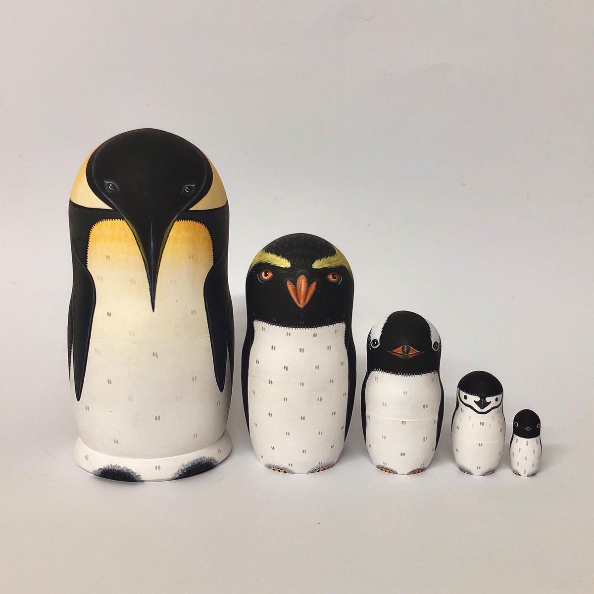 alicedarkling's tweet photo. 🐧 PENGUINS! 🐧

King, Rockhopper, Gentoo, Chinstrap, Adelie #penguins, all on their way to Ferrers Gallery 
🖤🤍💛

#art #ArtistOnTwitter https://t.co/h9a7QoPCZZ