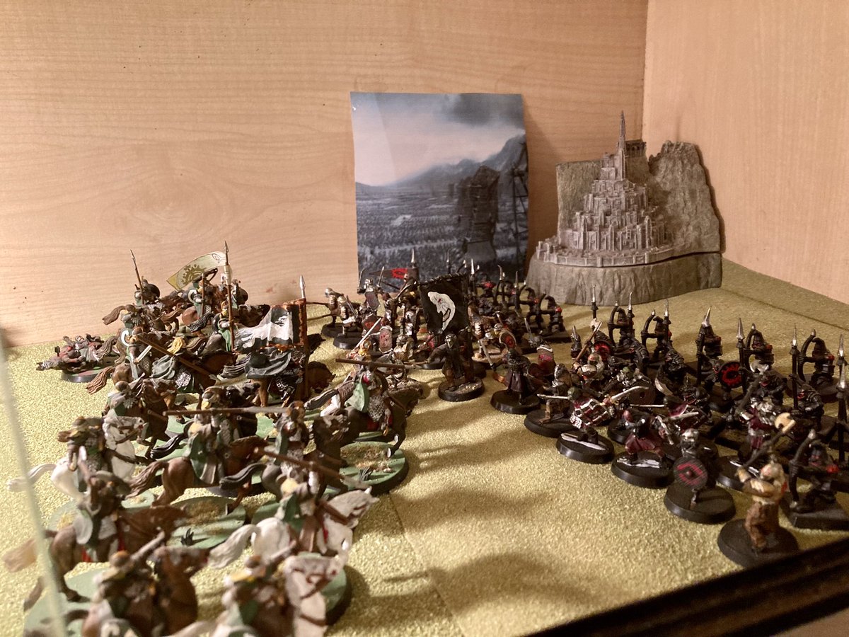 ServiliusPulex's tweet photo. Dug out a load of my old #mesbg minis. Going to try and make a nice diorama of the charge of the Rohirrim at the Pelennor fields. Lots more work to do but it’s a start. @WarComTeam #WarhammerCommunity #LOTR #PelennorFields https://t.co/hiUTzut4Bc