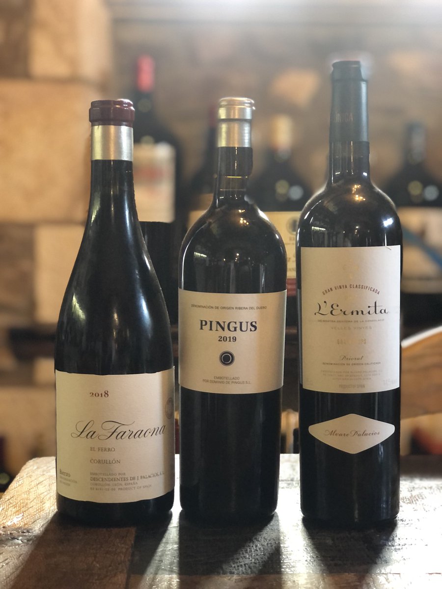 RafaPenaP's tweet photo. Buen trío de ases que manejan en el #katezaharra #bilbao #l’ermita #lafaraona #dominiodepingus Apurando las últimas botellas #avan21 #vino #wine @petersisseck @vilaviniteca https://t.co/NdQDTexf8u