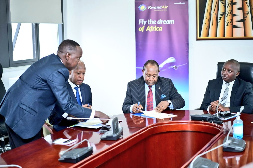 RwandaAirports's tweet photo. Today, 16 August 2022, 
Rwanda and Tanzania signed a deed of handover for the provision of Air Traffic Services in Rwanda's upper airspace above 24500ft.

1/2 https://t.co/ltHRx89IGJ