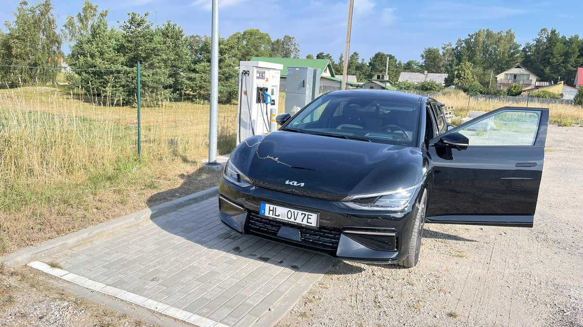 Auch in #lettland 🇱🇻 sind ausreichend Ladesäulen vorhanden. #hastobe ist meist zuverlässig und bezahlen geht easy mit der #plugsurfing RFID. Die e-mobi App der Regierung kann ich nicht mit Bezahlinformationen bestücken. Komisch. Download gibt easy und Registrierung auch. #latvia