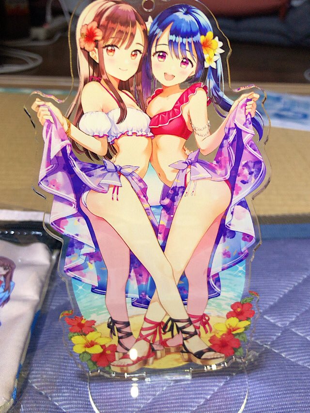 KumonoT's tweet photo. サークル:プロペラプロンプトさん(@mmiuki)の夏コミ新刊セットとアクリルフ��ギュアと脚部ショルダーポーチです。
今回の新刊DENBU3。アクリルフィギュアになった2人も最高ですが、お互いスカートたくし上げセーラー服2人と、ブルマの娘が最高に好きです
#C100新刊
#DENBU https://t.co/VomDEXxoHv