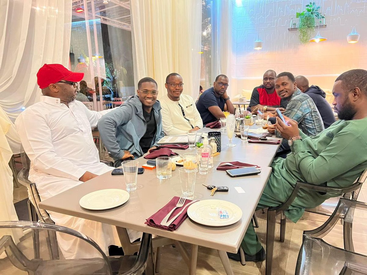 espace_gg's tweet photo. Moment de détente hier entre quelques chroniqueurs des @espace_gg et la direction générale 

#EspaceGG #Saison16 
@LamineGuirassy @MillimonoDjiba @AhmedKourouma11 @antoinekouroum1 @JacqLewa @MackaTraore1 https://t.co/OEhaIyMMbV