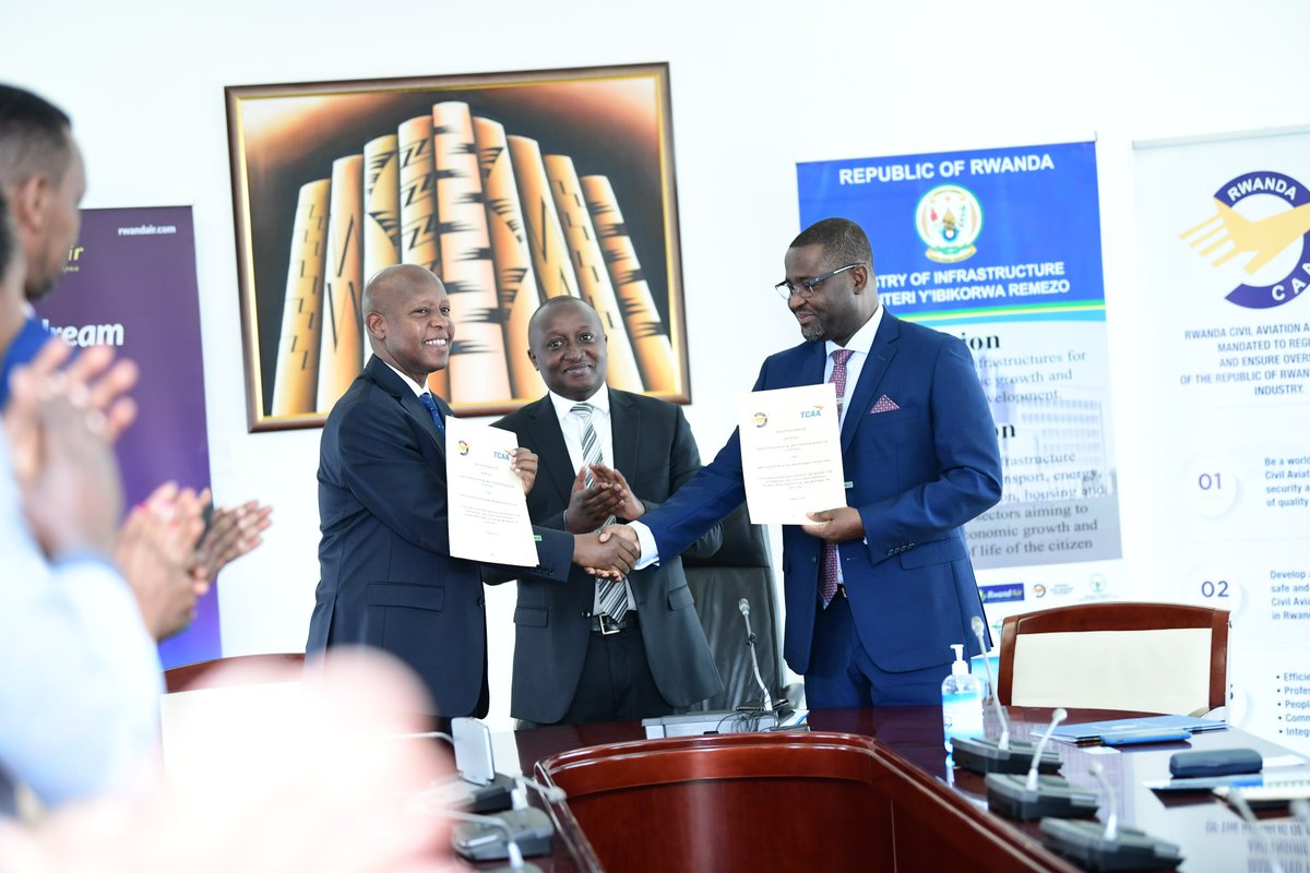 RwandaAirports's tweet photo. In 1973 #Rwanda delegated the provision of Air Traffic Services in her upper airspace above 24500ft to Tanzania CAA. The handover deed was signed by Director Generals of @RwandaCAA &amp; @officialtcaa and witnessed by the PS in @RwandaInfra and Regional Director of @icaoesaf 

2/2 https://t.co/8DRjGuUyM2
