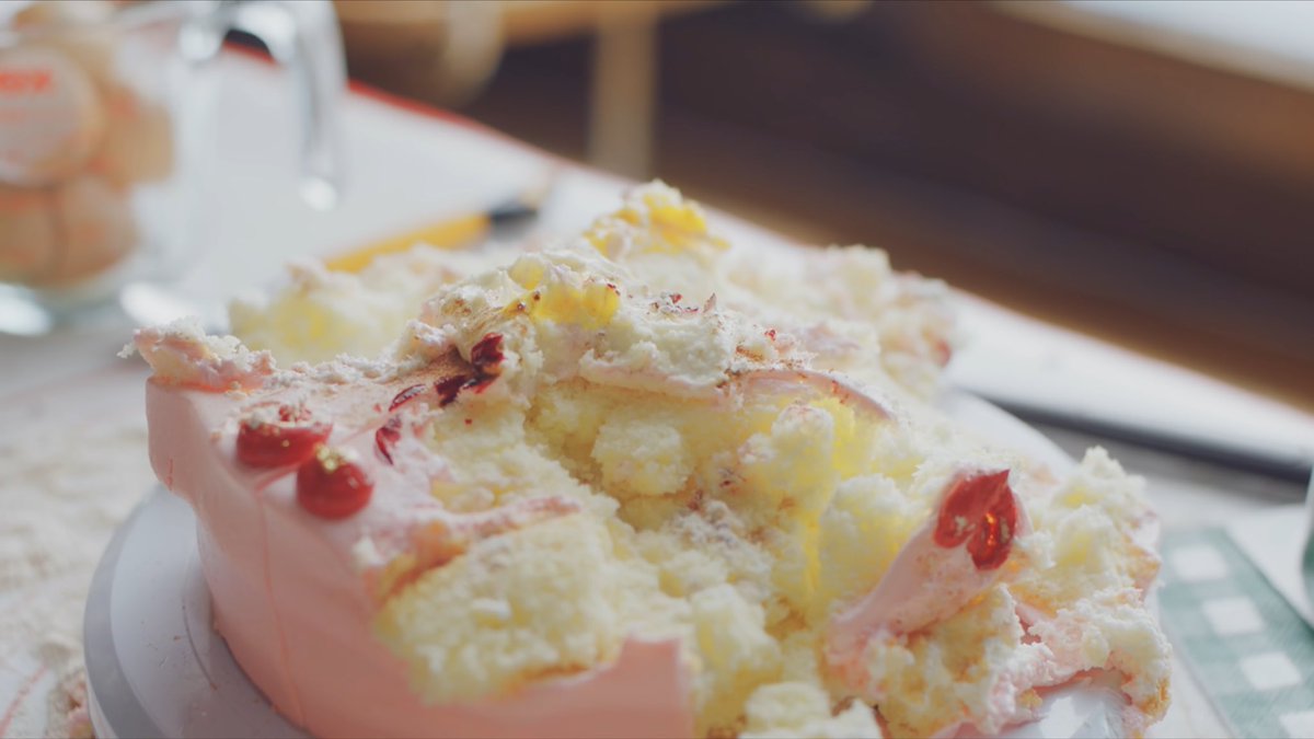 raidenrene's tweet photo. Red Velvet story analysis (Queendom, Ice Cream Cake, Queens Archive)

Queendom follows the story of how Yeri became a full-fledged member of Red Velvet’s postal service. This plot not only ties to Queens Archive, but with the events in real life too— when Yeri became a new member https://t.co/QCGHeopgM8