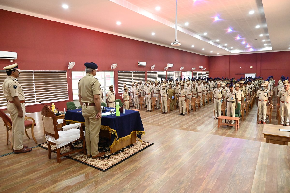 rtcpgm's tweet photo. Sh. Rakesh Kumar Yadav, IG (Trg.) addressing the officers, staff, and recruits on the occasion of Sainik Sammelan during the inspection of @rtcpgm 
@WelfareRtc @crpfkks @crpfindia @CRPF_sector @trgdtecrpf @ISA_MountAbu @dilipsri1998 https://t.co/A9FFEPCTIT