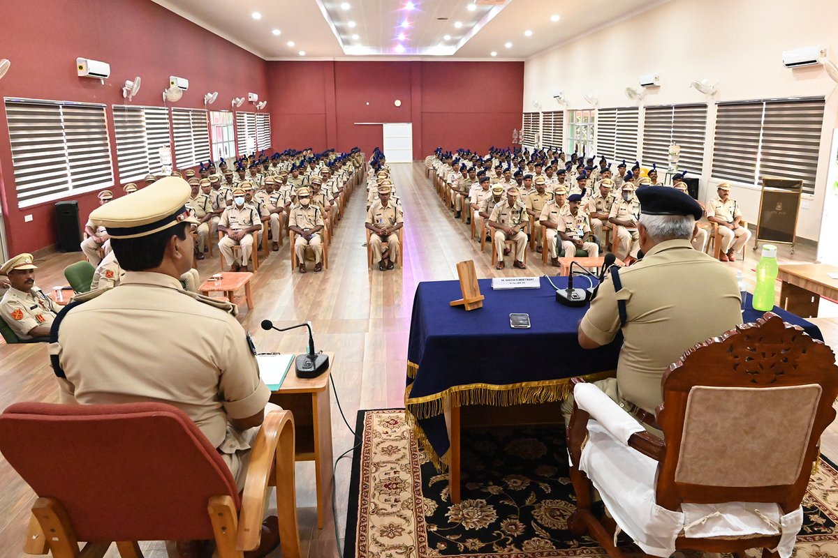 rtcpgm's tweet photo. Sh. Rakesh Kumar Yadav, IG (Trg.) addressing the officers, staff, and recruits on the occasion of Sainik Sammelan during the inspection of @rtcpgm 
@WelfareRtc @crpfkks @crpfindia @CRPF_sector @trgdtecrpf @ISA_MountAbu @dilipsri1998 https://t.co/A9FFEPCTIT