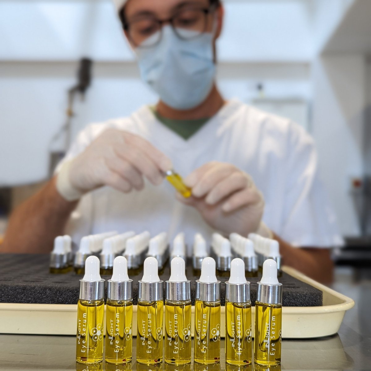 InlightBeauty's tweet photo. Eye Serum ✨ small batch production ensures quality & care 🥰 lightweight, concentrated formula works to hydrate and firm the delicate eye area. Includes 3 gemstones 💎 https://t.co/oFVplFRaU8
#eyeserum #organicskincare #eyecare #proageing #smallbatch #ecoluxe https://t.co/1nLK2OZ5xt