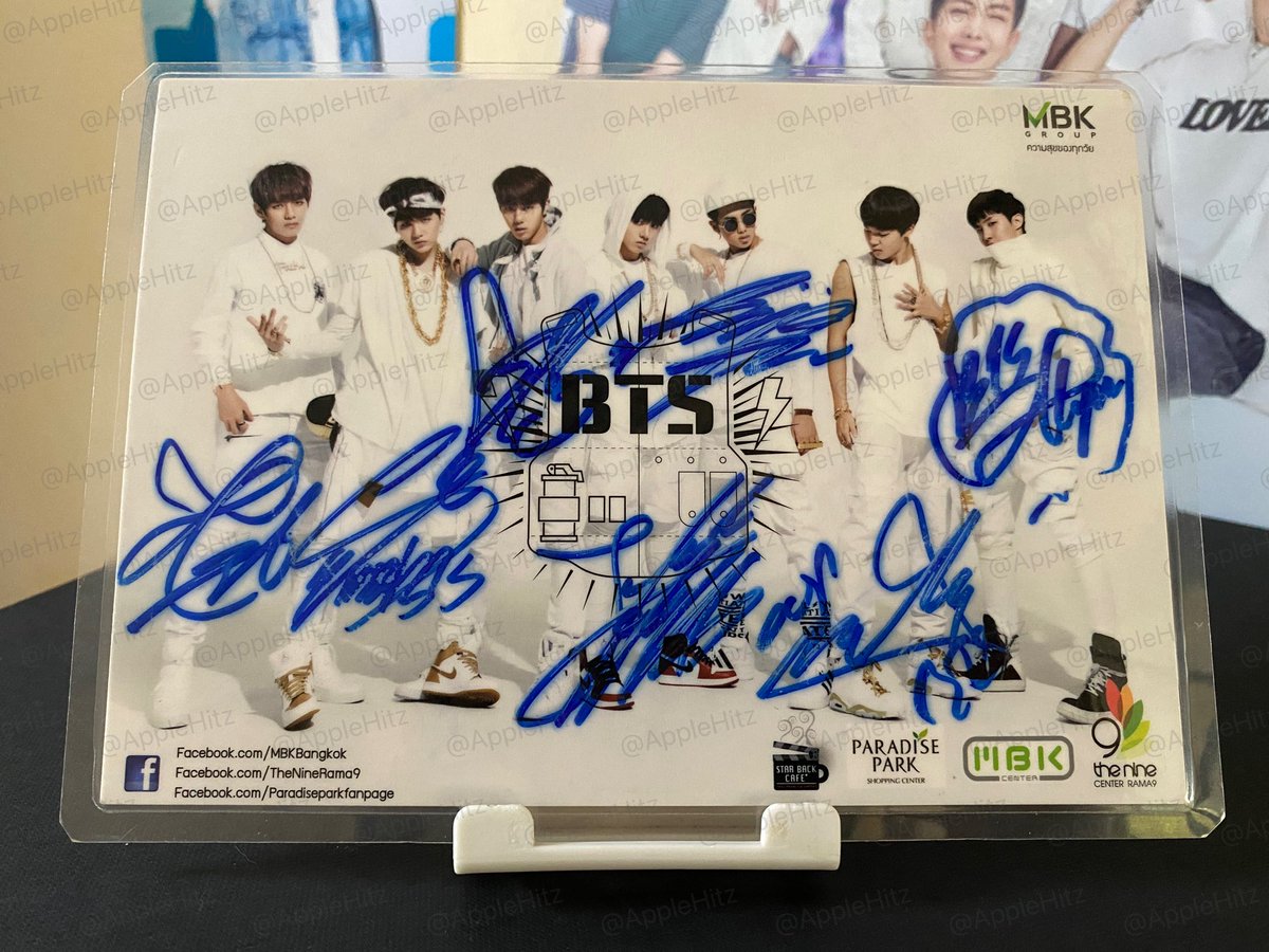 AppleHitz's tweet photo. RARE BTS signed postcard of mine. แฟนไซน์อีเว้นแรกในต่างประเทศหลังบังทันเดบิวต์แค่ 5 เดือนครึ่ง 🥹 BTS (방탄소년단) 1st fansign in Thailand @ Paradise Park 20131129
#방탄소년단 #BTS #BTS1stinThailand #AppleHitzสะสม #WithYouPJMCollection https://t.co/0KPYo1ncbl