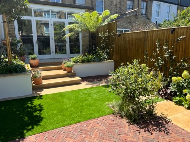 We recently completed this beautiful project. Designed by @thedistinctivegardener 

What a stunning outdoor space. We just love the clay pavers and the Jura beige limestone paving from <a href="/_LONDONSTONE/">London Stone</a>  #ThisisLondonStone.
#plantsmakepeoplehappy #urbangardener #gardeninspiration🍃💚