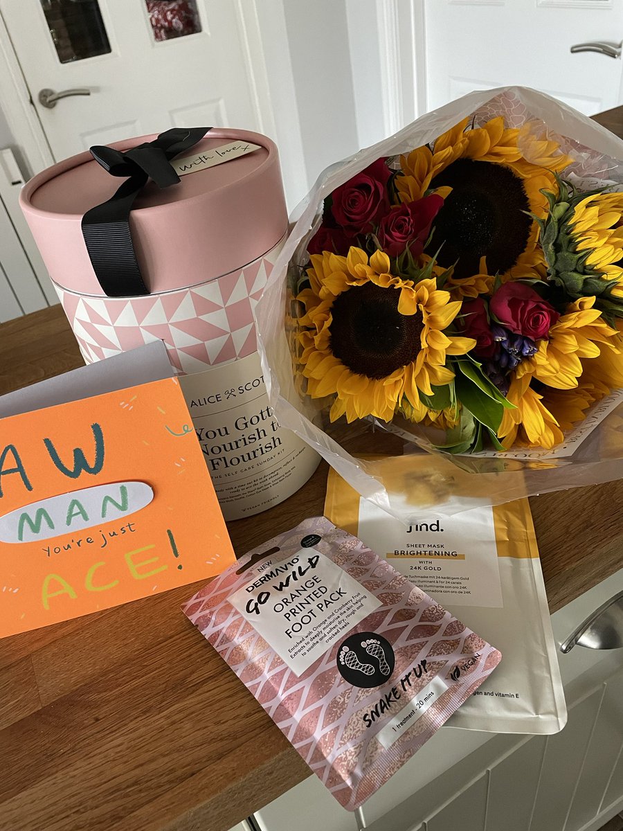 kazzaroo4's tweet photo. I moved to a different role in my job today… my team got me gifts. ❤️#workmates #teammates #leavingwork #pasturesnew https://t.co/kUeZ2lsdON