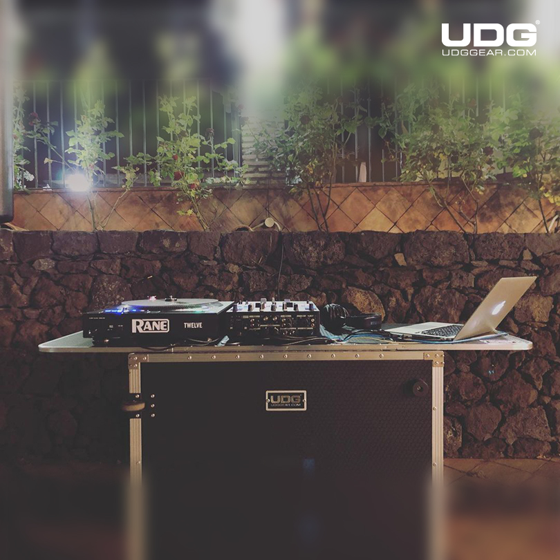 udggearcom's tweet photo. Thanks @orascius for using the UDG Ultimate Fold Out DJ Table Silver MK2 Plus (Wheels)
#UDG #UDGGEAR #Deejay #Producer #DJLIFE #UDGonTheRoad #DJonTour #UDGReGram #dj #djset #privateparty #partymusic #music #ranedj #pioneerdj #macbookpro #sicily #viagrande #summer #orascius https://t.co/1dSZYVDtCu