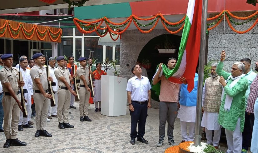 AdvocateVedpal's tweet photo. 76वाँ सवतंत्रता दिवस ￼ ध्वजारोहण चंडीगढ़ भाजपा कार्यालय ! हम रहे या ना रहे ! ये देश रहना चाहिये! जय हिंद https://t.co/kEa0ftQqBY