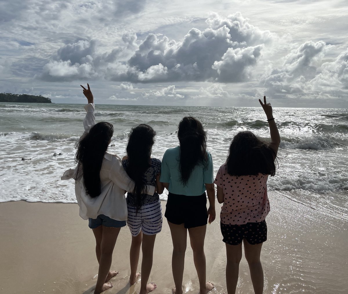 AppLabsAI's tweet photo. Our team is back with a bag full of memories from #Thailand📸
The last 4 days have been enriching, memorable & refreshing as the trip was truly a perfect weekend getaway.
Here is a glimpse of the memorable #vacation together😍
#TeamApplabs #LifeAtApplabs #Applabs https://t.co/s0hMg9a1LB