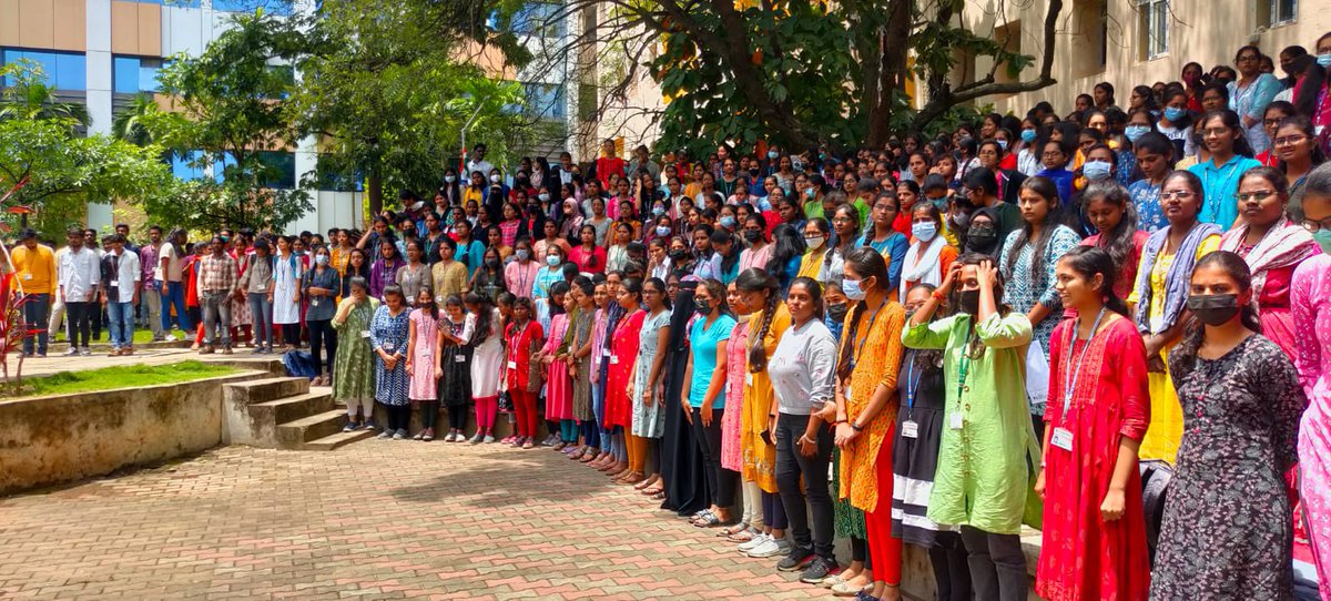 MarriRajasekar's tweet photo. Heartfelt thanks to my dear students, faculty &amp; friends for participating in the #MassRecitation of #NationalAnthem as part of #SwathantraBharataVajrotsavalu .
 
#IndiaAt75 #AzadikaAmritMahotsav https://t.co/S3LwMcZOR1