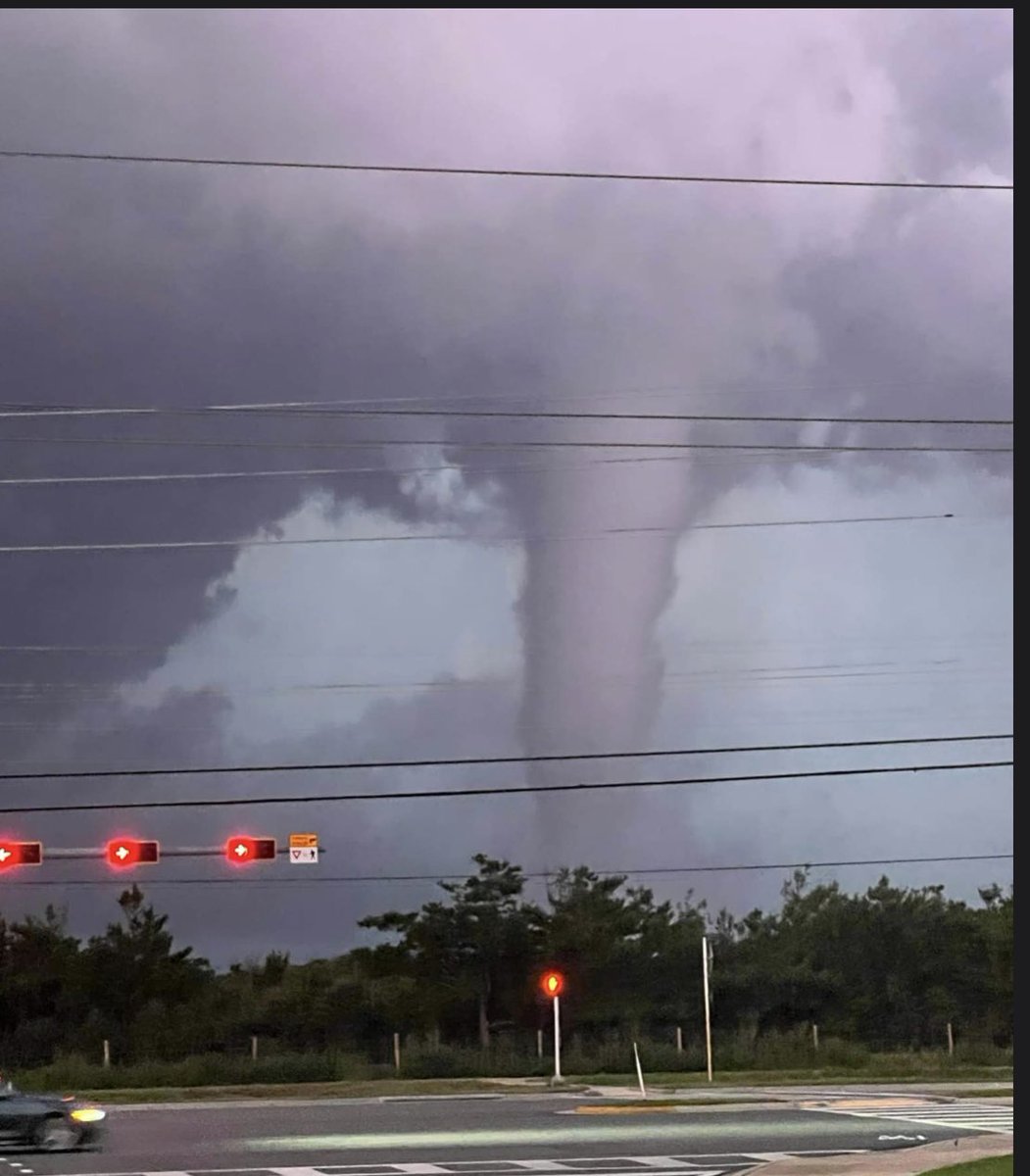 Wow! Now that’s a waterspout - spotted in the Gulf near Destin this morning by the brother of one of our deputies! 😳🌪🌩#Destin #waterspout. #gulfofmexico #flwx #florida #weather <a href="/NWSMobile/">NWS Mobile</a>