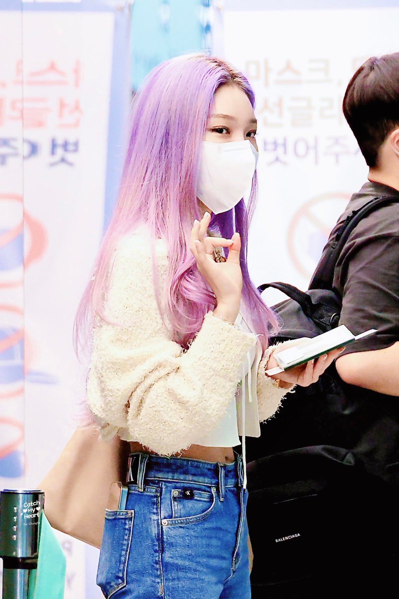 cmh0209's tweet photo. 220728 ICN #청하 https://t.co/ZIMt7rHYzv