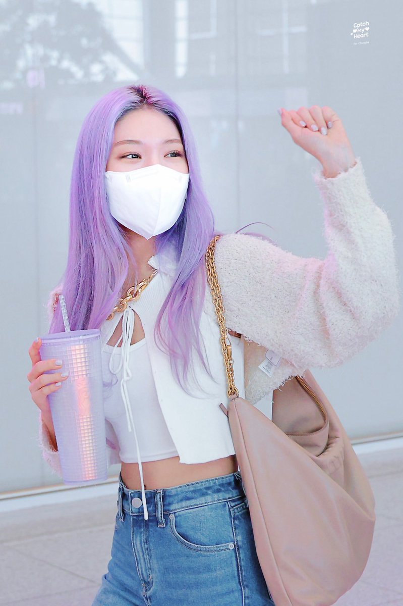 cmh0209's tweet photo. 220728 ICN #청하 https://t.co/ZIMt7rHYzv