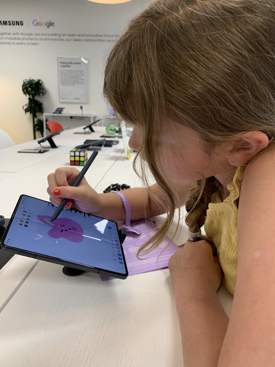 VikkiPip's tweet photo. At the #SamsungUnpackedexperience Isla enjoying the PenUp app on the Galaxy Z Fold 4 #unfoldyourworld https://t.co/12MLsJKTHf