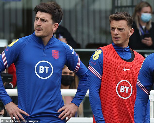 SeanAFC's tweet photo. Buy,Bench,Sell.
🏴󠁧󠁢󠁥󠁮󠁧󠁿ENGLAND CB EDITION🏴󠁧󠁢󠁥󠁮󠁧󠁿
 
       Tomori - AC Milan
       Maguire - Manchester United 
       White - Arsenal FC https://t.co/9GWKGVvA1b