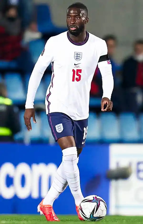 SeanAFC's tweet photo. Buy,Bench,Sell.
🏴󠁧󠁢󠁥󠁮󠁧󠁿ENGLAND CB EDITION🏴󠁧󠁢󠁥󠁮󠁧󠁿
 
       Tomori - AC Milan
       Maguire - Manchester United 
       White - Arsenal FC https://t.co/9GWKGVvA1b