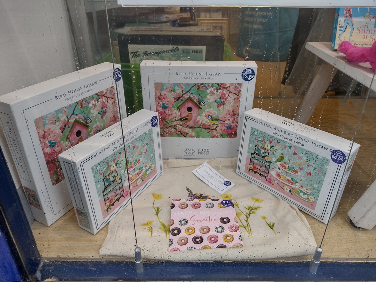 ElmParkShop's tweet photo. Another new window display
#CRUK #PINKWINDOWDISPLAY #PINK #BLUE https://t.co/xyXsiM17y9