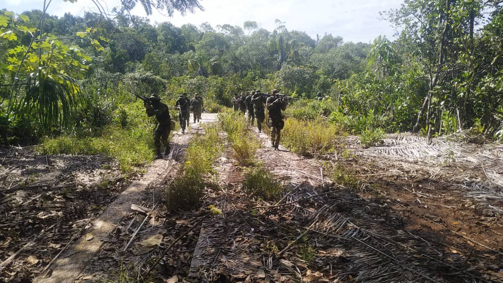 GBMorenoF's tweet photo. ¡Venezuela Libre! #FANB en la expulsión del invasor y combate contra el narcotráfico y la minería ilegal. Operaciones “Autana y Roraima 2022”.
#MaestrosYObreroDeLaPatria
#16Ago
@GAC_GNBMACARAO
@GACGNBREDICAPI2
@GacRegmain
 https://t.co/35wIoK6rWM