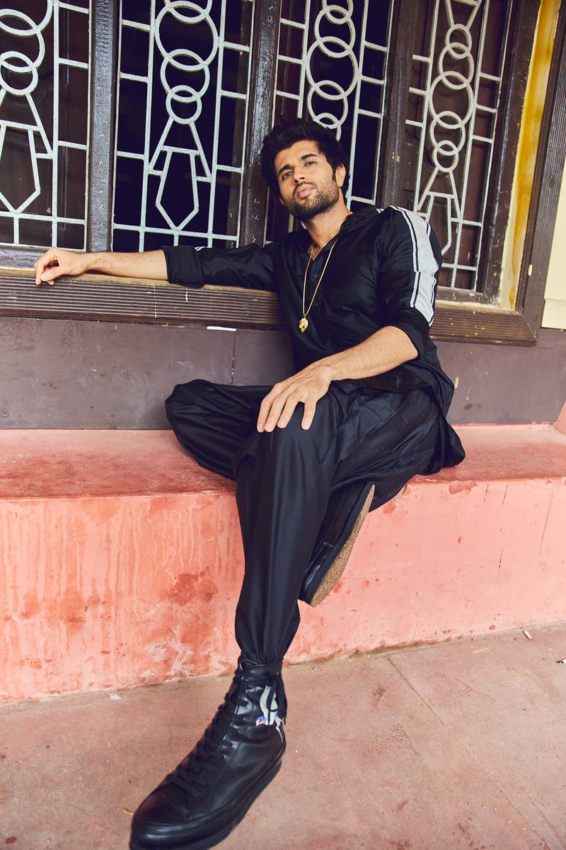 TheDeverakonda's tweet photo. Hello ❤️ https://t.co/zwclAPXn7Z